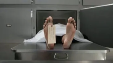 VIDEO Angajatii de la morga au luat-o la fuga! Ce au observat, in timp ce se pregateau sa efectueze o autopsie