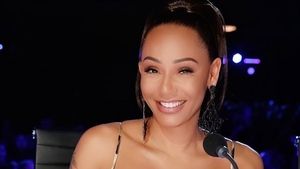 Mel B, membră a trupei Spice Girls, internată de urgență. Cântăreaţa şi-a pierdut complet vederea la ochiul drept