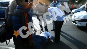 Lovit pe trecerea de pietoni! Un bucurestean de 30 de ani a fost izbit in plin si aruncat la cateva sute de metri!