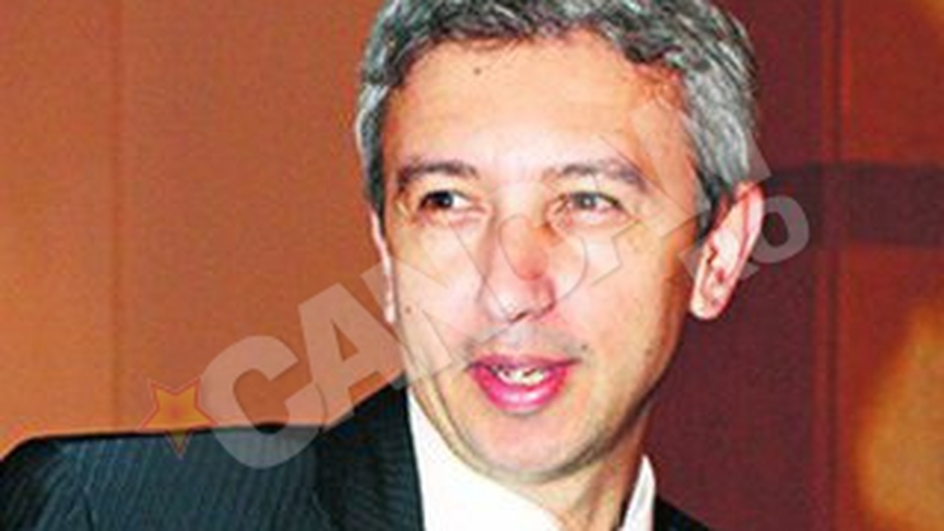 Dan Diaconescu s-a mutat in coafor