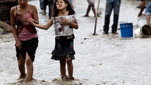 VIDEO APOCALIPTIC! Furtuna tropicala Agatha a facut sute de morti!