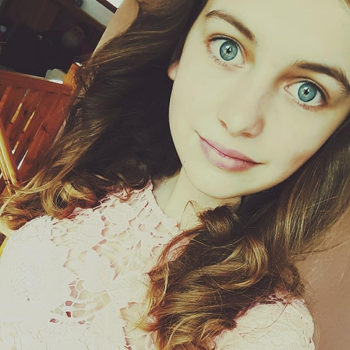 Fiica preotului Florin Stamate a murit. Teodora avea 15 ani și fusese diagnosticată cu o maladie rară