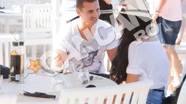 DJ Wanda si Sergiu Barboni, indragostiti pe plaja! Nu le-a mai pasat ca sunt in public sI au dat frau liber sentimentelor