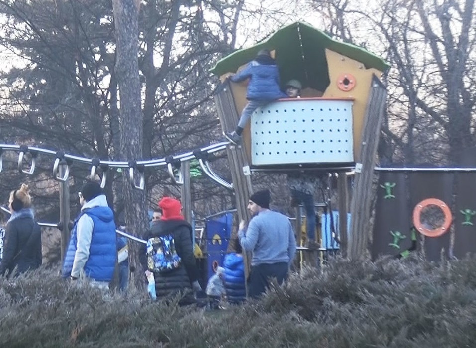 Familia Pescariu a ieşit la relaxare, într-un loc de agrement