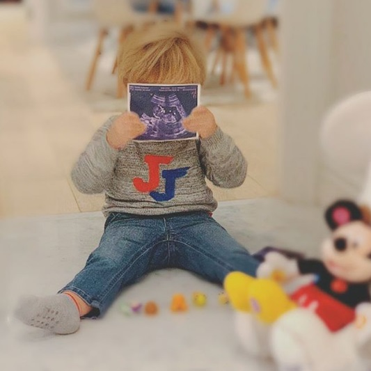Anahi a născut în secret, iar azi, l-a prezentat întregii lumi pe bebelușul ei! Ce nume a ales frumoasa actriță