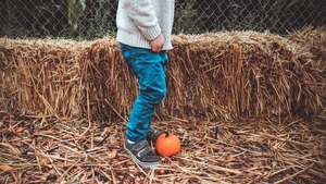 Un băiețel cu autism nu a fost lăsat să facă poze cu colegii: „Mă fac să mă simt precum o vedetă”