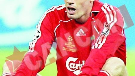 Carragher ii ataca pe patronii lui Liverpool