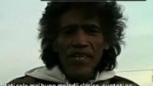 VIDEO Un cersetor dependent de droguri si alcool este dorit de mai multe posturi de radio!