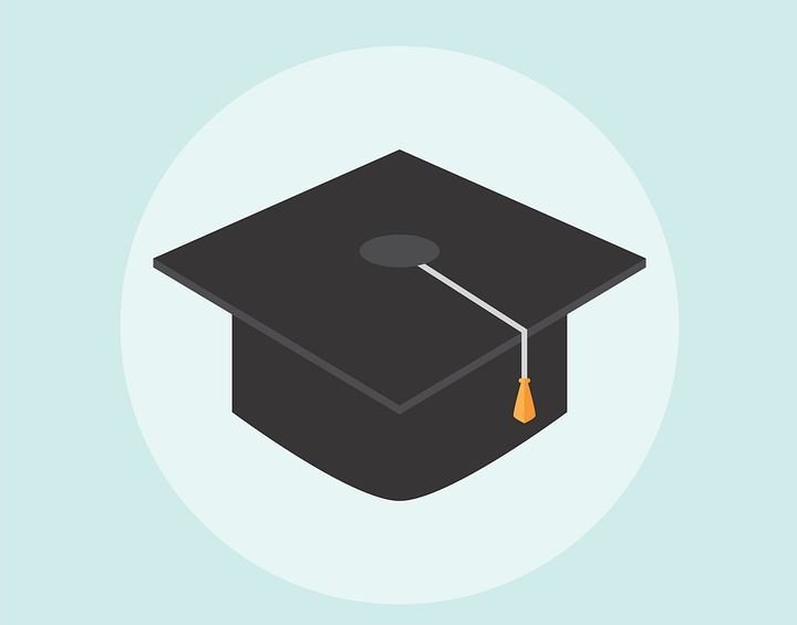 E oficial! Examenele de licenţă și disertație pot fi susţinute şi online pe durata epidemiei de coronavirus în România. Condițiile pe care trebuie să le îndeplinească universitățile