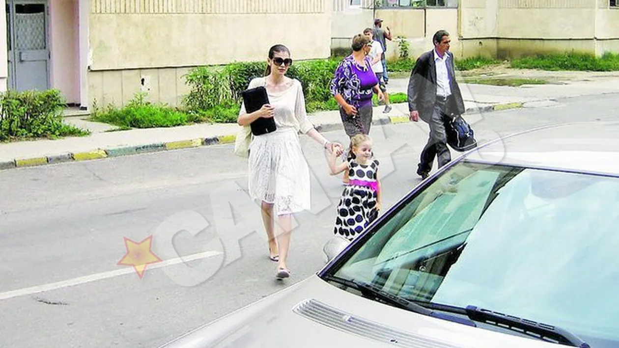 Monica a plimbat-o pe Irinuca prin Bacau