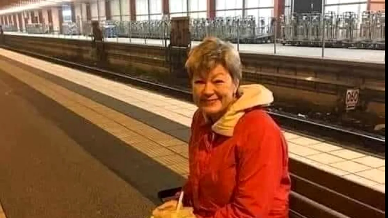 Imaginea de milioane! Ylva Johansson, ministrul Muncii din Suedia, surprinsă pe peronul gării în timp ce ia masa