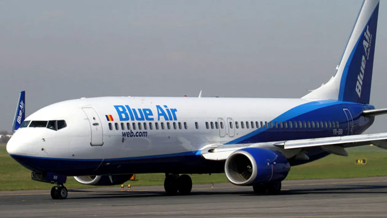 Incident la bordul unui avion Blue Air! Ce a încercat să facă un bulgar în timpul zborului