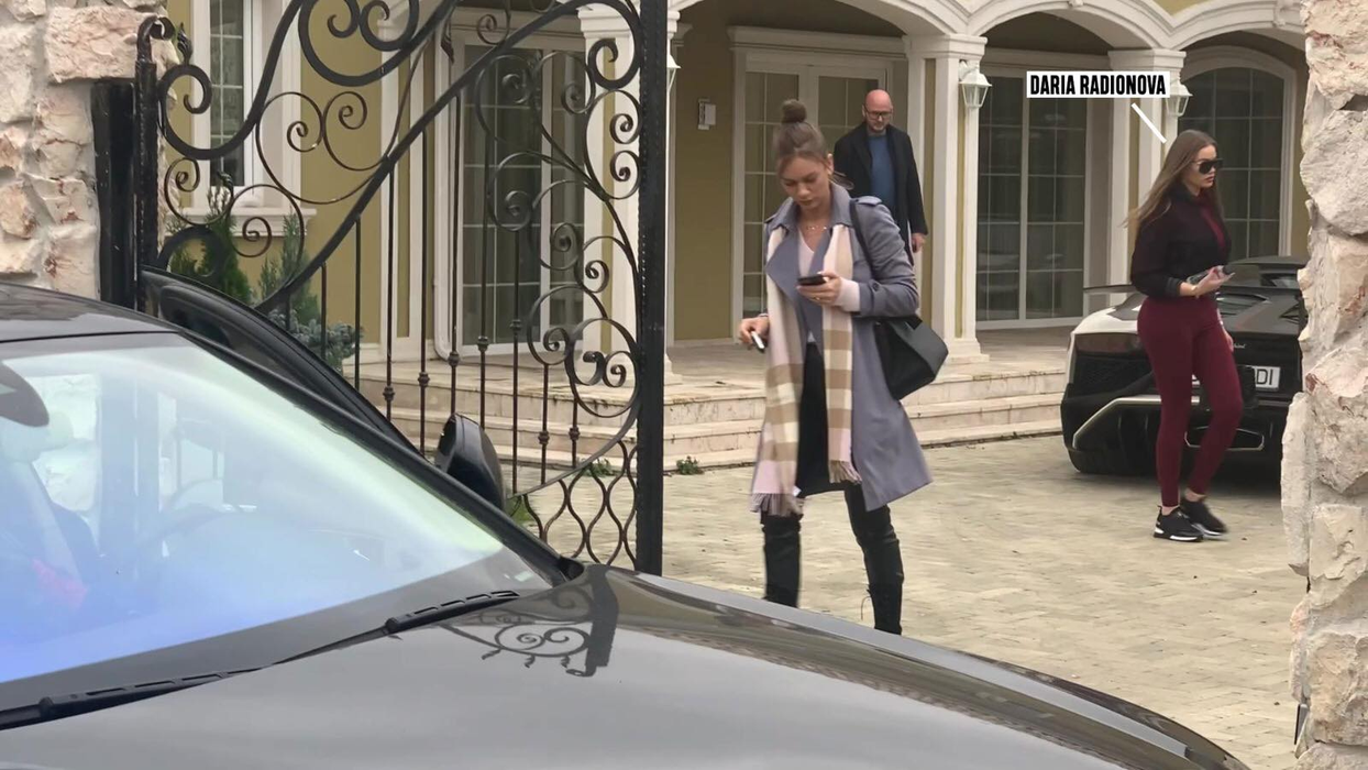 Iubita lui Joseph a venit de urgență acasă la Alex Bodi
