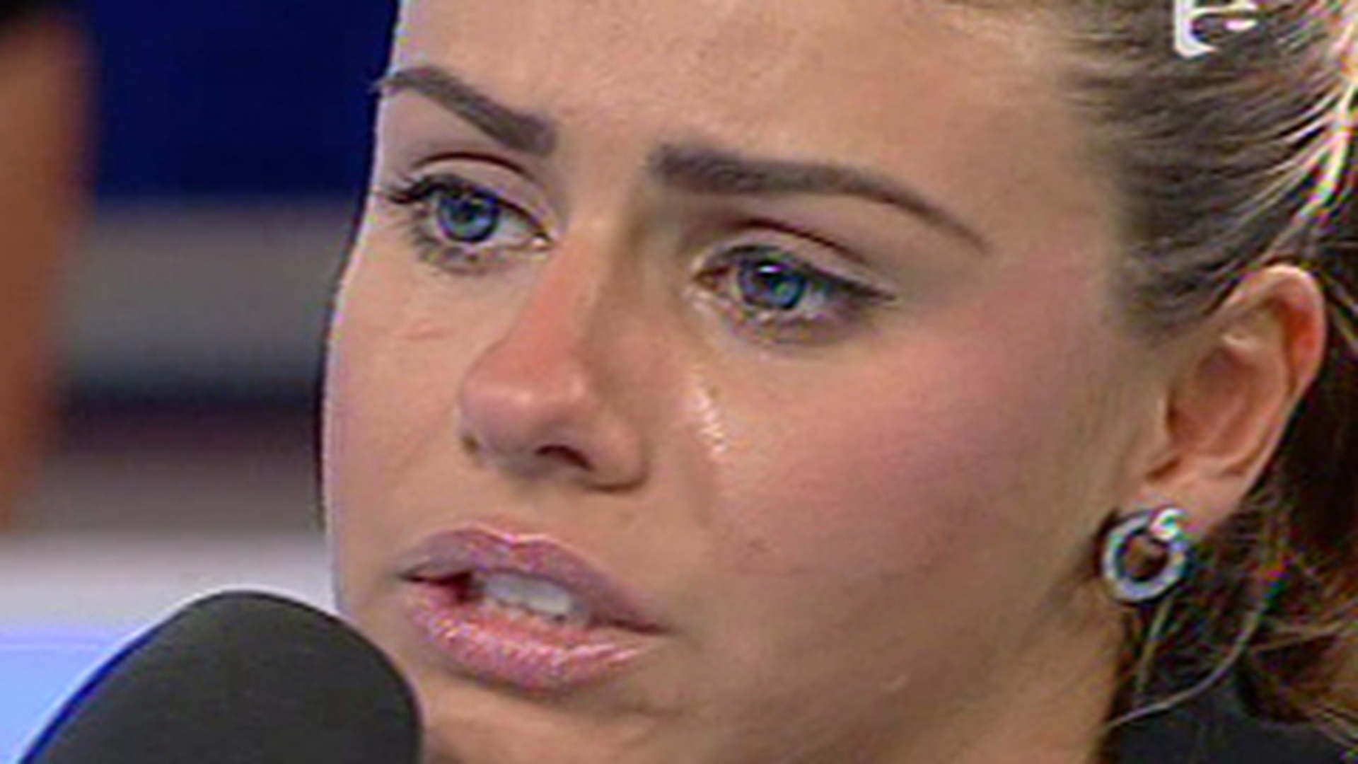 Madalina Secuianu a trecut prin clipe grele! A avut o relatie cu un interlop! "Ma ameninta cu moartea! M-a batut de multe ori cat am fost impreuna!"