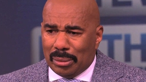 Clipul cu Steve Harvey plângând în hohote datorită unui invitat supriză a ajuns viral! Vezi ce l-a impresionat pe comedian!