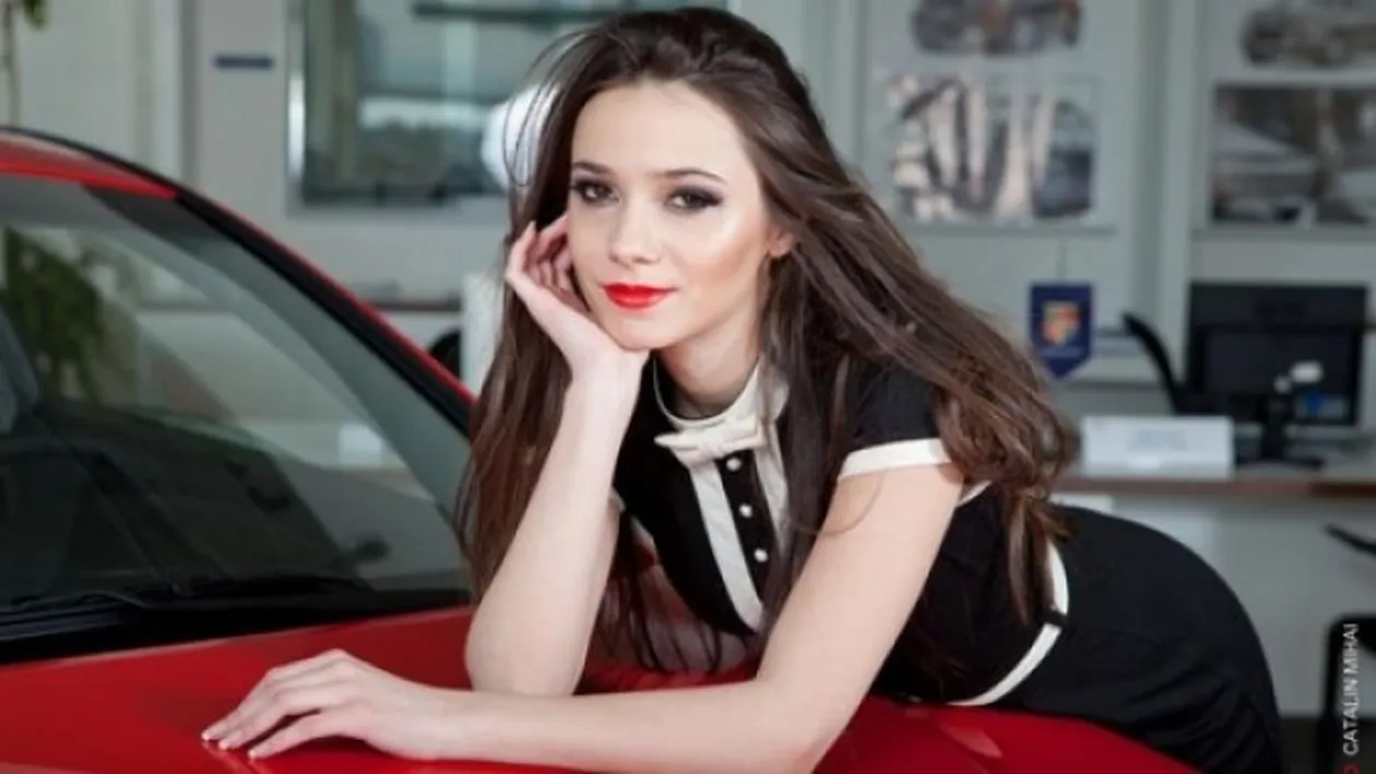 Dana Săvuică trece prin clipe grele: Trebuie să fiu tare si să nu-i arăt fiicei mele că sufăr. Ce a pătit blondina