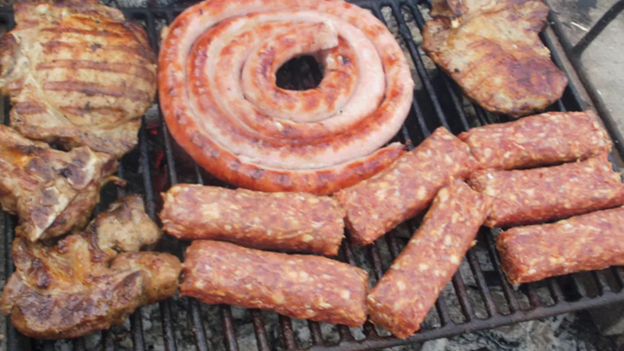 Ai mare grija cu gratarul de 1 Mai! Cum sa prepari carnea fara sa devina o bomba periculoasa in stomac