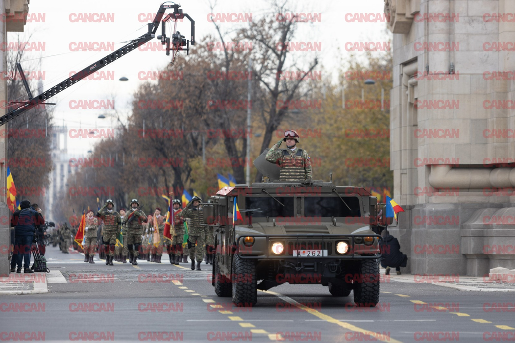 Imagini LIVE de la parada militară de 1 decembrie. Cum au apărut poliţistele la defilare. FOTO