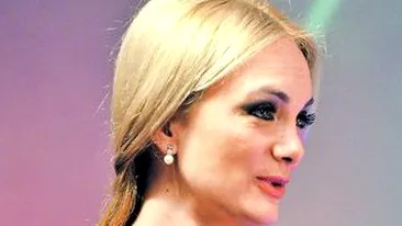 Femeile care raspund pentru guvernanti seamana bine intre ele. Purtatoare de cuvant la indigo!