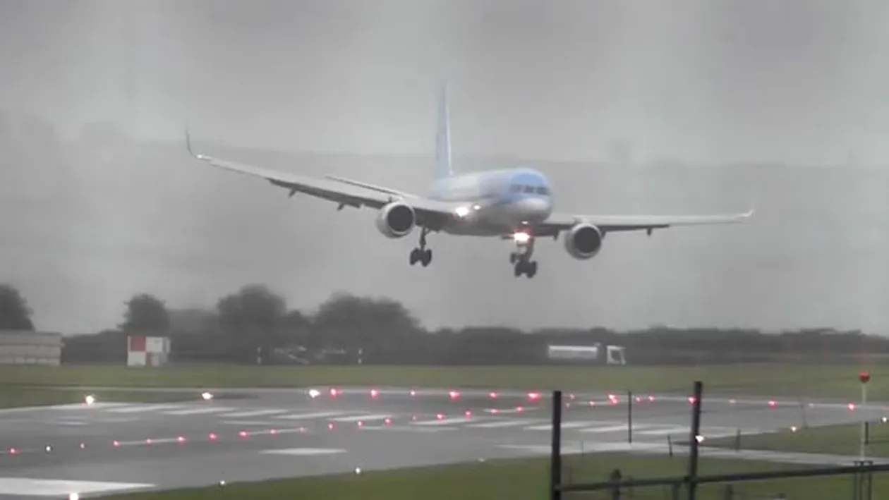 Clipe de coșmar pe aeroportul din Bristol! Manevra salvatoare făcută de o femeie pilot în vârstă de 35 de ani