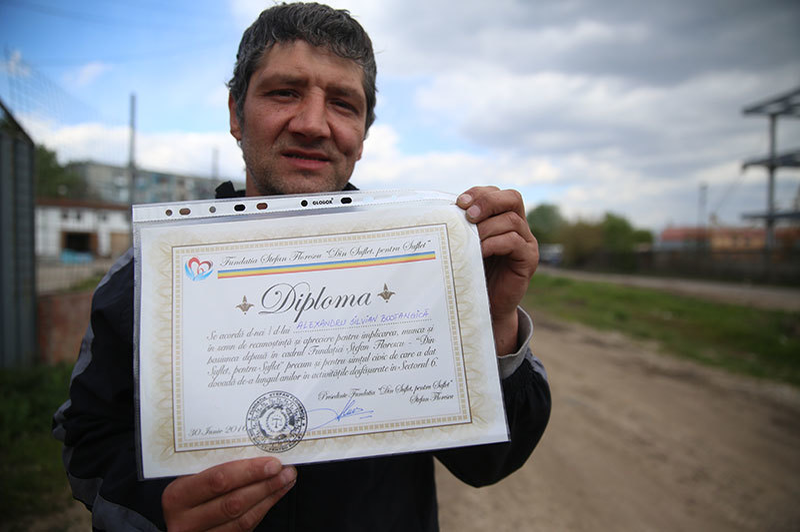 Bostangică se mândreşte cu diploma primită din partea unei fundaţii