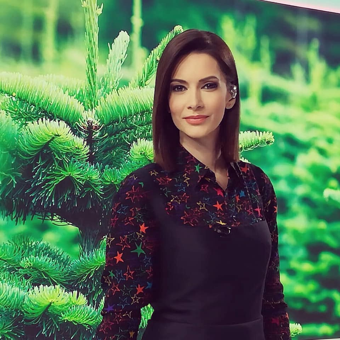 Andreea Berecleanu a pozat goală în cadă. Imaginea cu prezentatoarea Observatorului, pusă sub lupă de cârcotași