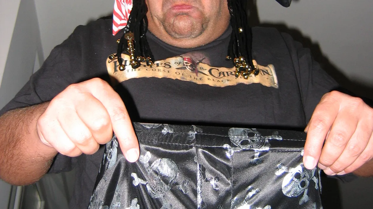 Axinte si-a facut liposuctie degeaba! S-a dus la milionarul Tabacaru, in Costa Rica, si s-a ales cu ditamai colaceii!