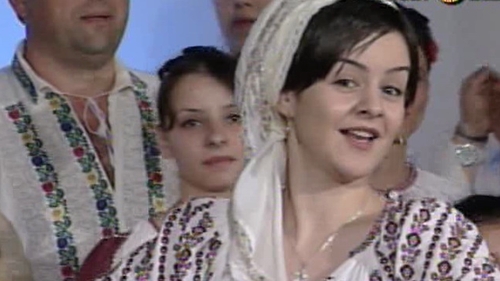 Cantareata de muzica populara decedata la numai 19 ani in urma unui accident rutier suspect, inmormantata in rochie de mireasa!