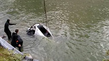 VIDEO Destinul tragic al familiei de muzicanţi care a plonjat cu maşina în Dunăre. Pompierii le caută trupurile şi la această oră