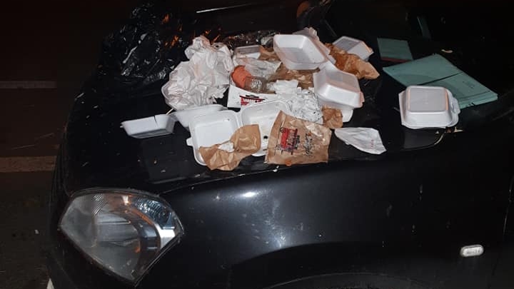 Cum s-au răzbunat niște ieșeni pe șoferul unui Nissan. "Niște țărani obosiți!"