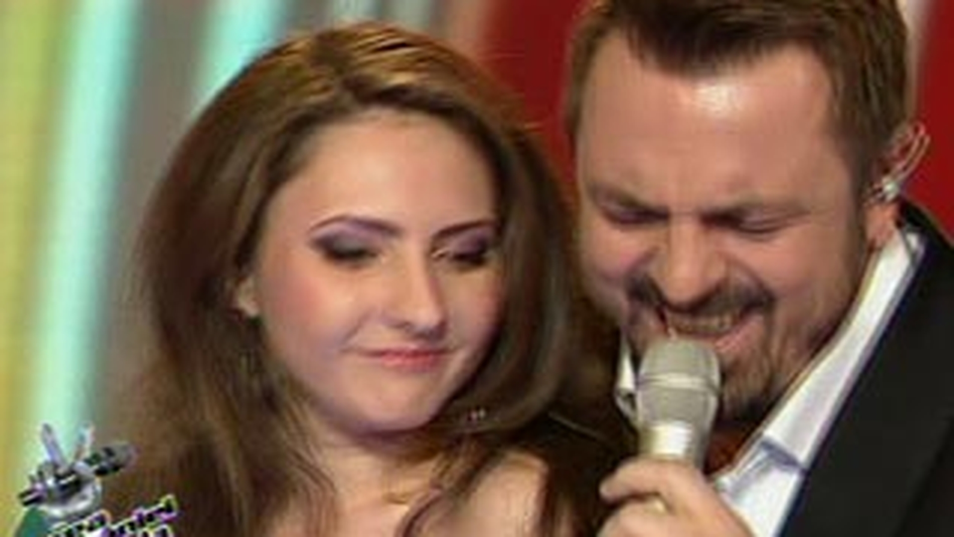 Dans senzual la "Vocea Romaniei"! Uite cum a luat-o pe sus Horia Brenciu pe Iuliana Puschila!