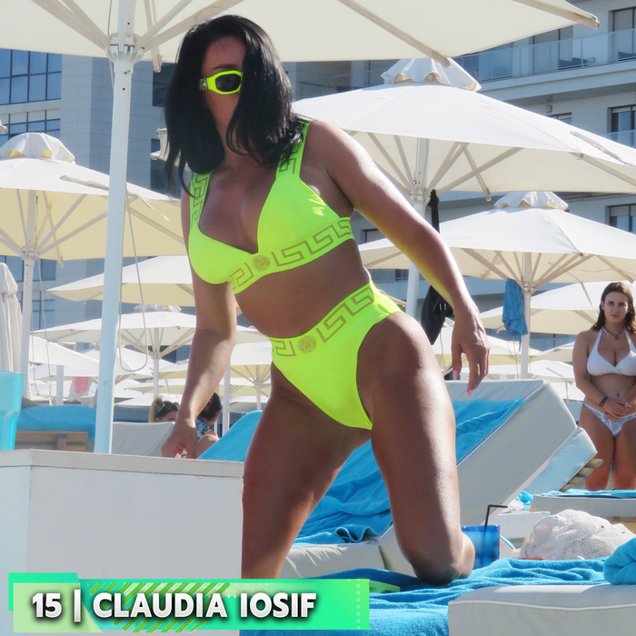 Top 30 sexy-vedete în genunchi la plajă. Pe ce locuri se clasează Emily Burghelea, Florentina Raiciu, Delia și Andreea Bănică