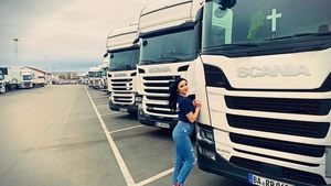 Mălina, cea mai frumoasă șoferiță de camion, internată de urgență. Apropiații se roagă pentru sănătatea superbei brunete