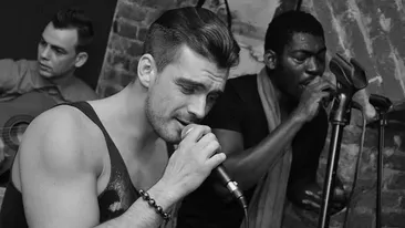 Bogdan Vladau in ipostaza de tatic! Nu-i foarte greu!