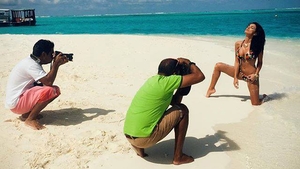 ADELINA PESTRIŢU şi-a lăsat iubitul acasă şi a plecat în Maldive! Cu ce bărbat a apărut vedeta