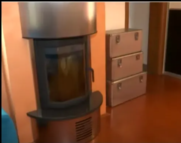 Cum arată apartamentul de 200 mp în care locuiește Regina Întunericului? Imagini rare din casa Gabrielei Lucuțar