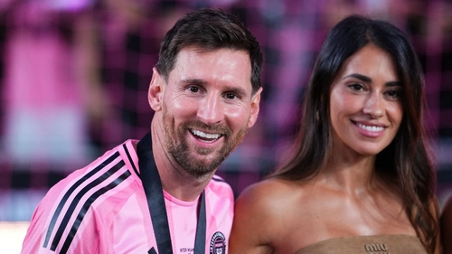 Cine este Antonella Roccuzzo, soția lui Lionel Messi, și cu ce se ocupă. Povestea lor de dragoste pare desprinsă din filme!