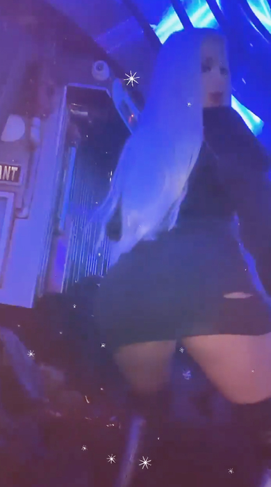 Loredana Chivu, gafa sfârșitului de an! A dansat erotic în clubul BOA până a rămas cu totul la vedere