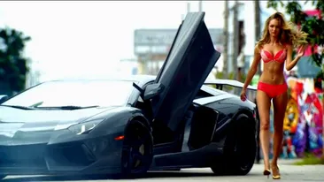 Cea mai sexy reclama! Ce alegi: masina de 900 de cai putere sau modelele de la Victoria's Secret?