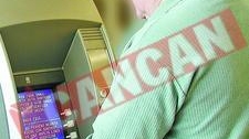 Bancomatul i-a furat banii pentru factura la mobil