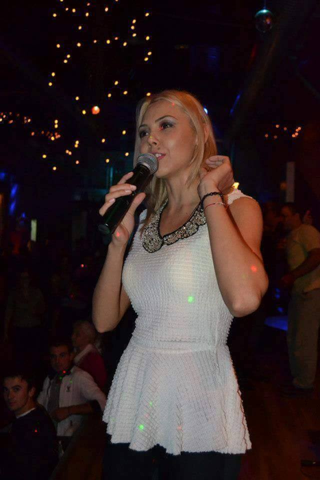 Cât de mult s-a schimbat DENISA MANELISTA! Cum arată acum blonda care susţinea că la 25 de ani era virgină