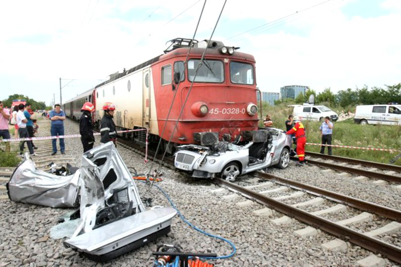 Mecanicul locomotivei a frânat cu 300 de metri înainte de impact
