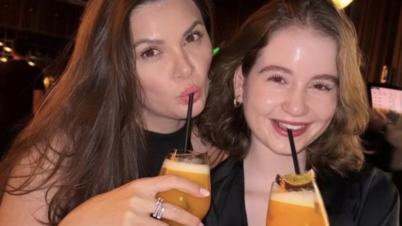 Irinuca o ia pe urmele Monicăi Gabor! Party la Loft cu mătuşa Ramona şi Pescobar