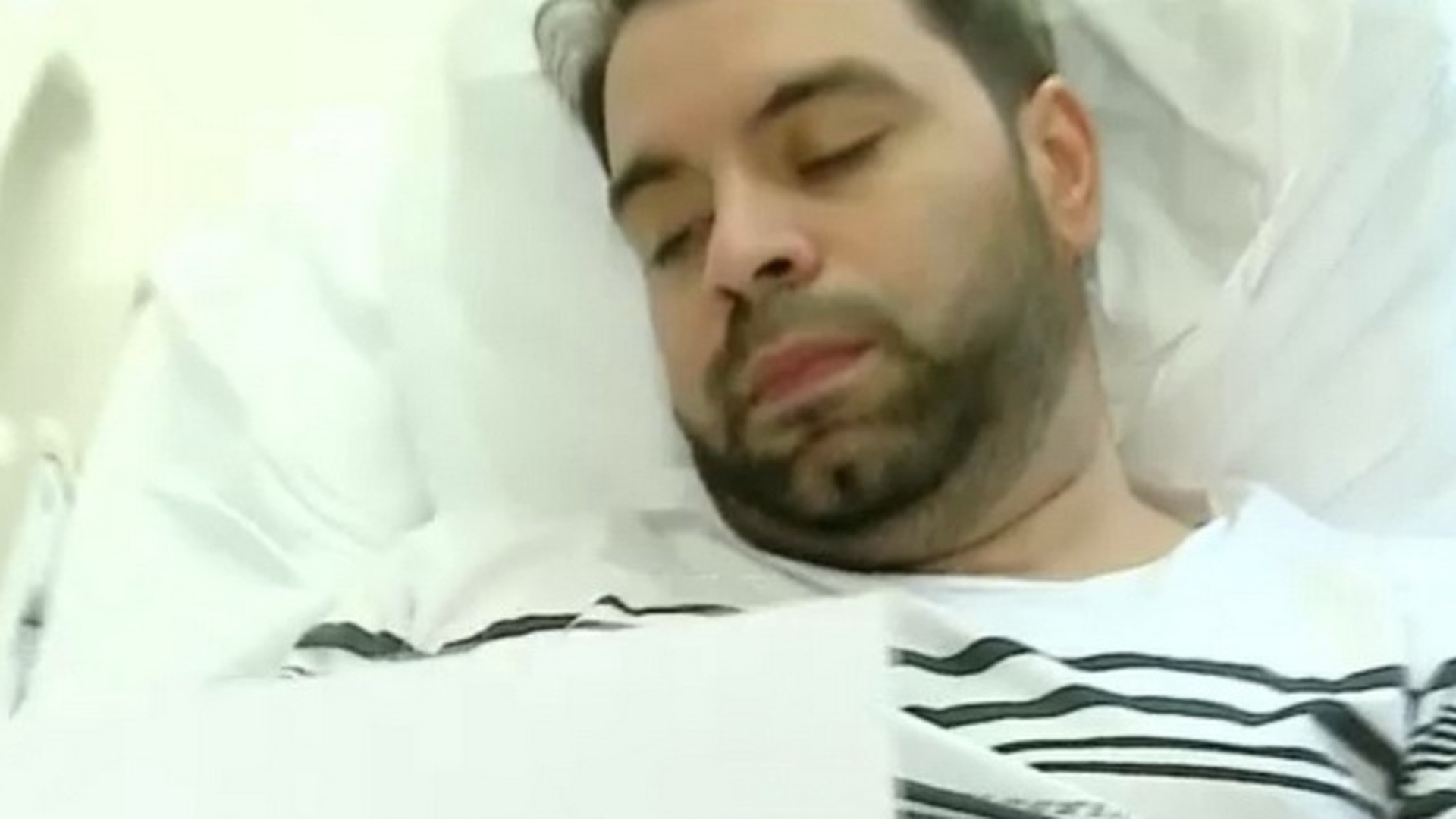Nici de pe patul de spital Florin Salam nu isi uita fanii! Le-a transmis cu lacrimi in ochi un mesaj emotionant!