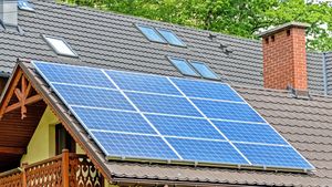 Dosar panouri fotovoltaice 2025. Ce acte trebuie să depui pentru a beneficia de subvenții, până la 31 martie