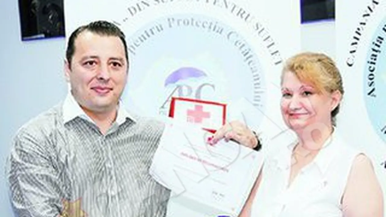 Stefan Florescu, distins de Crucea Rosie Romana