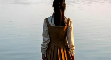 Vedeta din România care a fost abuzată ani de zile de unchiul ei: „Nu este ușor să nu te simți viu în viața ta”