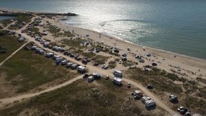 Descoperire șocantă pe Plaja Corbu, din Constanța! Ce a putut să găsească un turist în miezul zilei: ”Am sunat de 2 ori la Poliție!”