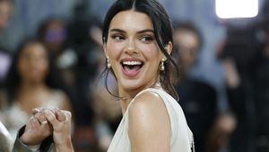 Kendall Jenner are iubit nou? Cu ce actor celebru a fost surprinsă în Hawaii, la micul dejun