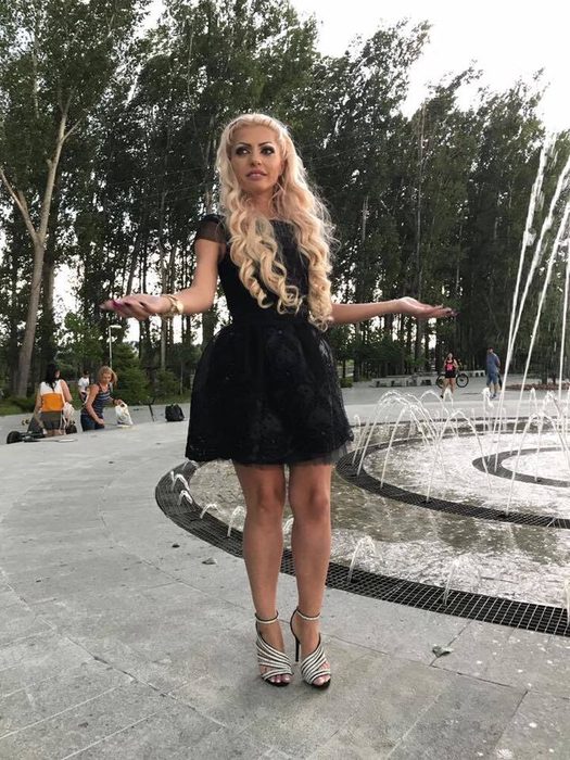 La ea a renunţat iubitul Nicoletei Guţă, în favoarea manelistei! Uite ce sexy este bruneta